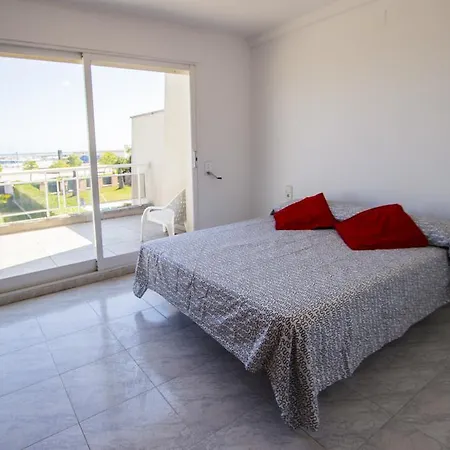 Cami Del Pinar فيلة *